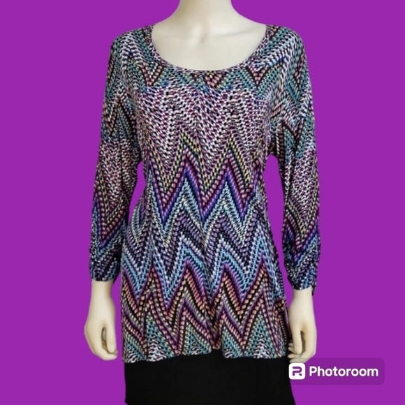 PREMISE Colorful Rainbow Optical Illusion Zigzag Chevron Tunic - Picture 1 of 8